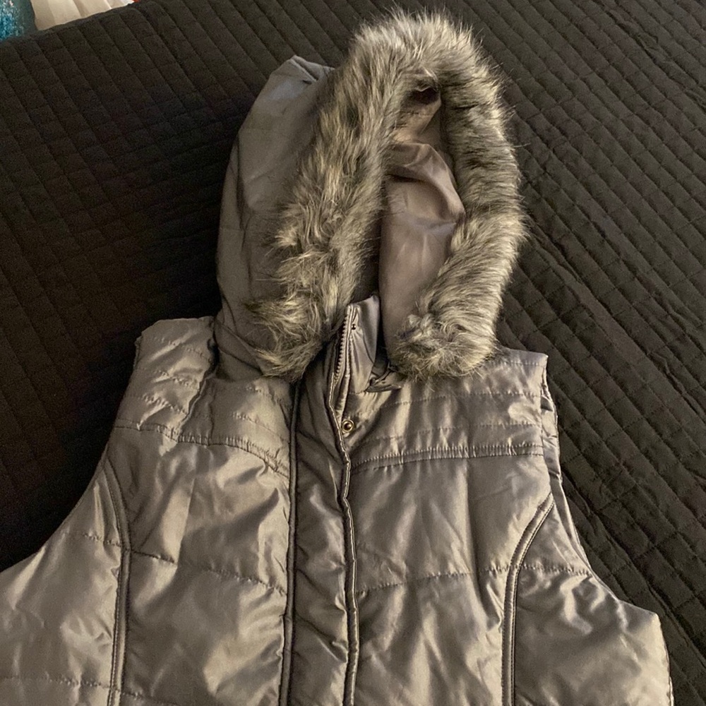 NY & Co Puffy Vest